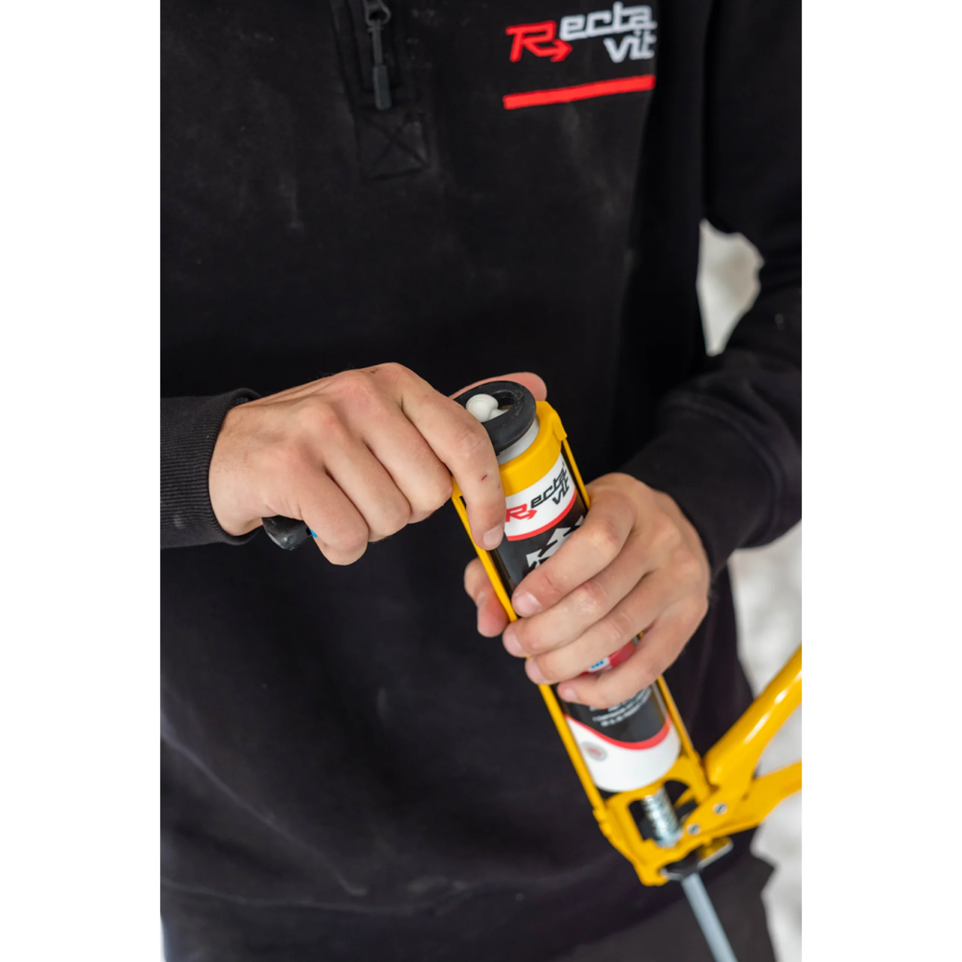 Applicatiefoto-Drystone-Gel-Koker-openen.webp (img_73_1)