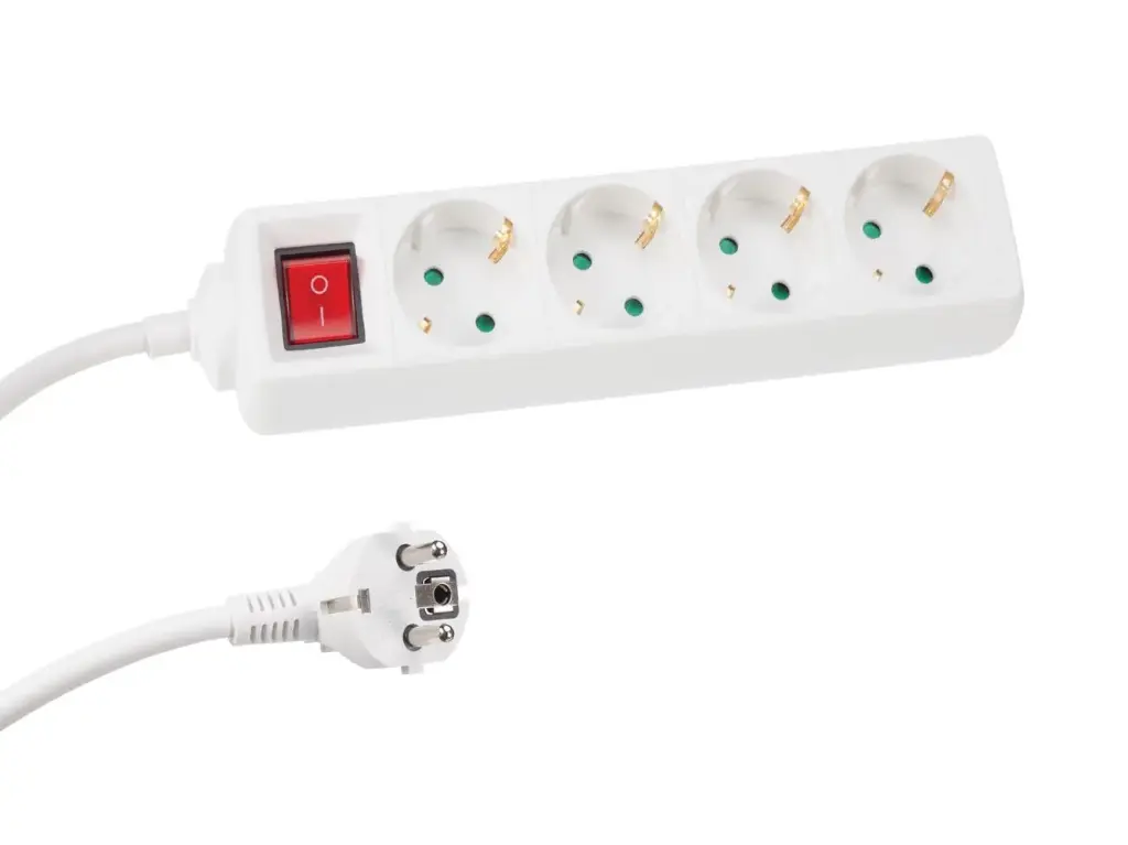 4-VOUDIGE STEKKERDOOS MET SCHAKELAAR MET AARDCLIPS 1,5M KABEL WIT REF:EB4S-G PEREL