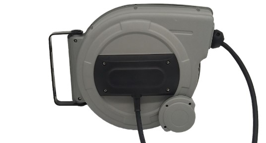 AUTOMATISCHE LUCHTHASPEL 8MM - 15+1M - 1/4 EURO REF:500150